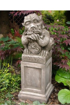 Sockel Säule Gargoyle Devonshire