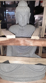 Sitzender Buddha aus Flussstein - 63cm - SB11