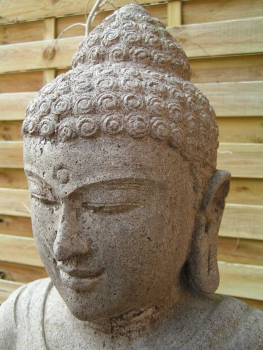 Buddha sitzend, Flussstein, handgearbeitet, 100 cm hoch