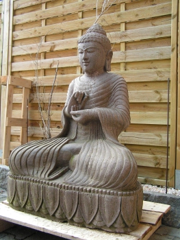 Buddha sitzend, Flussstein, handgearbeitet, 100 cm hoch