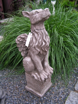 steingussfigur Rufus Hund mit Flügeln