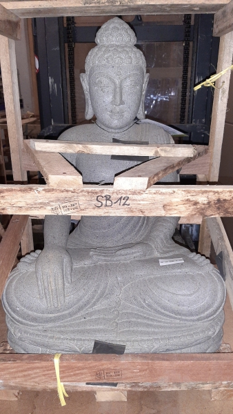 sitzender-buddha-aus-flussstein