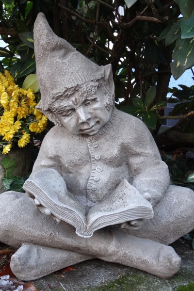 Steinfigur Jack Skulptur Wichtel Pheeberts Fiona Scott Steinguss Gartendeko