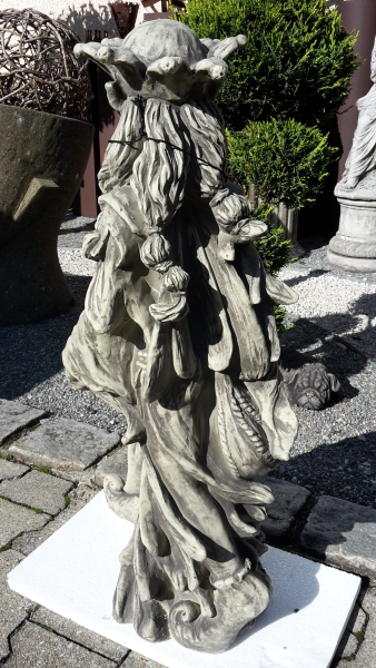 Steinfigur Sigrun