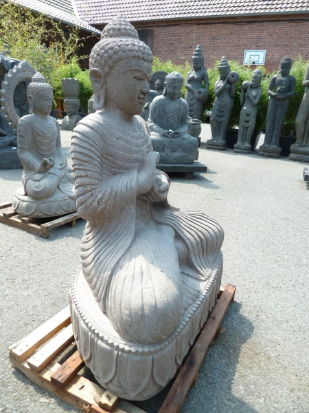 Buddha sitzend, Flussstein, handgearbeitet, 100 cm hoch