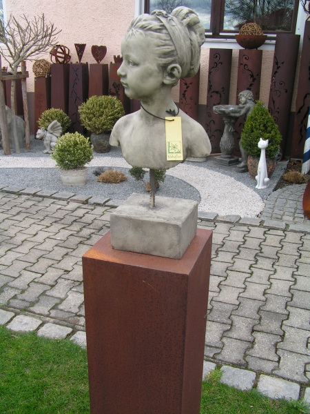 steingussfigur Acorn