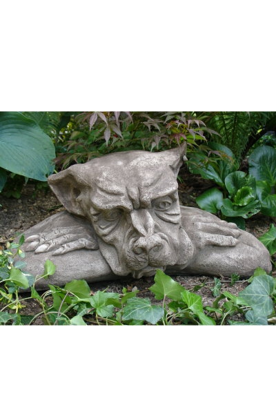 fensterhocker gargoyle wachsam devonshire