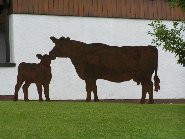 Kuh mit Kalb rostig