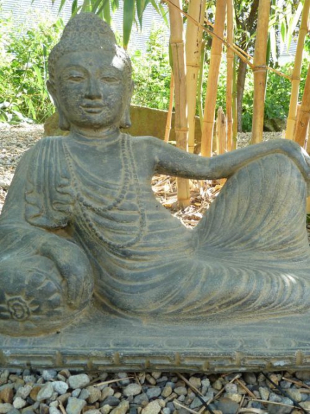 Buddha liegend, Steinguss, 40cm Breite, Antikfinish