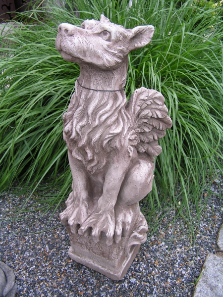 steingussfigur Rufus Hund mit Flügeln