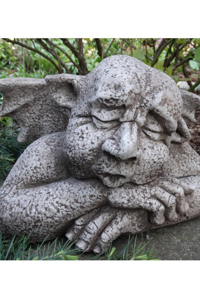 Gargoyle „SLEEPYHEAD“, © by Fiona Scott