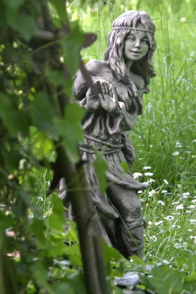 Steinfigur Brünhild